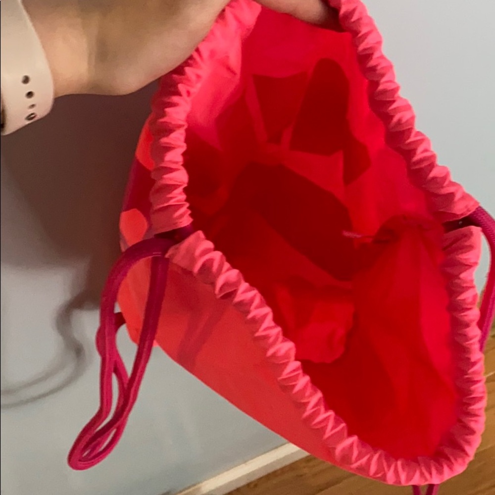 Nike Drawstring Bag - Picture 5 of 5